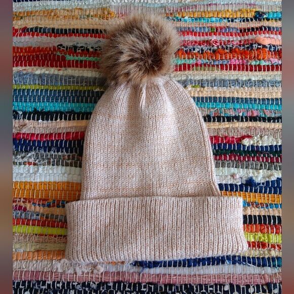 NWOT ACCESSORY DEPOT Creme & Gold Metallic Knit Hat with Faux Fur PomPom - Picture 2 of 7